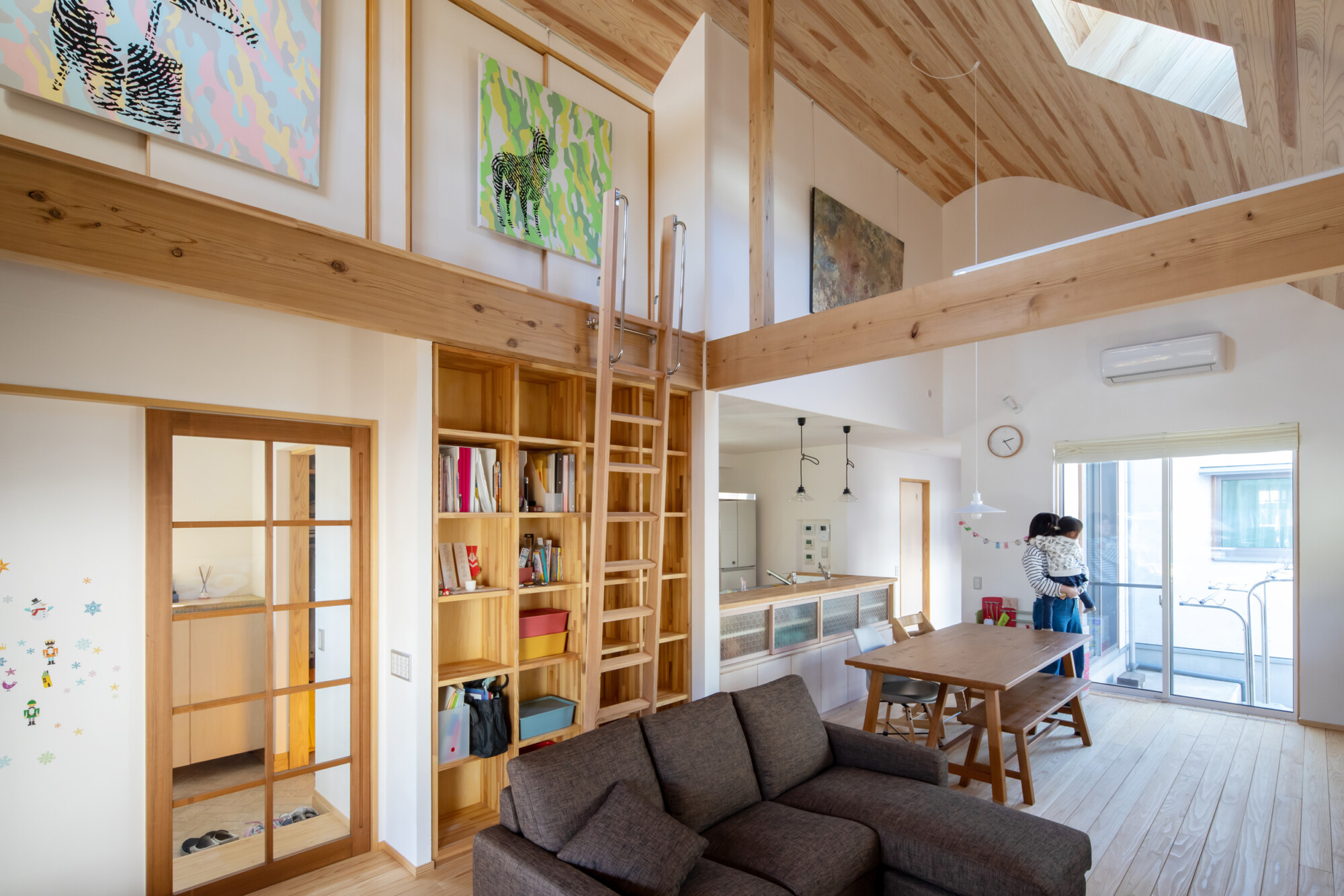 【完成見学会】平屋のように暮らす、秋田杉の二階建て大屋根住宅 新築完成見学会